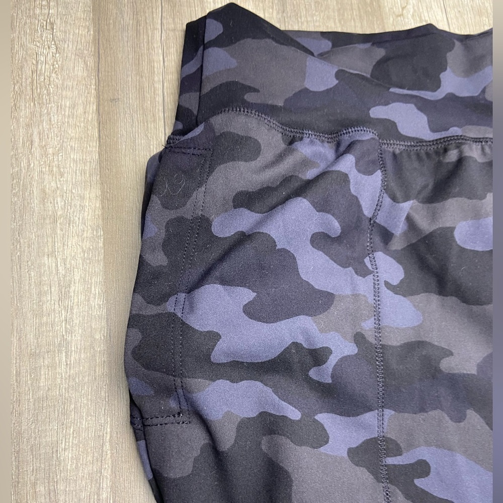 ID Ideology Women's Relaxed Camo Print Joggers Black Size Large - Picture 6 of 14